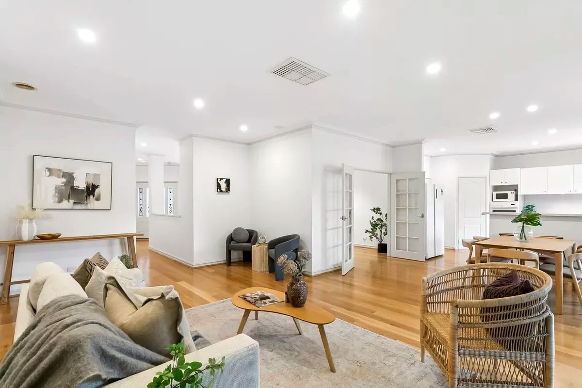 Fresh coastal Beachside apartment home staging in Scarborough – outdoor area